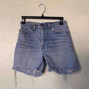 BLUE VINTAGE DENIM LEVIS SHORTS